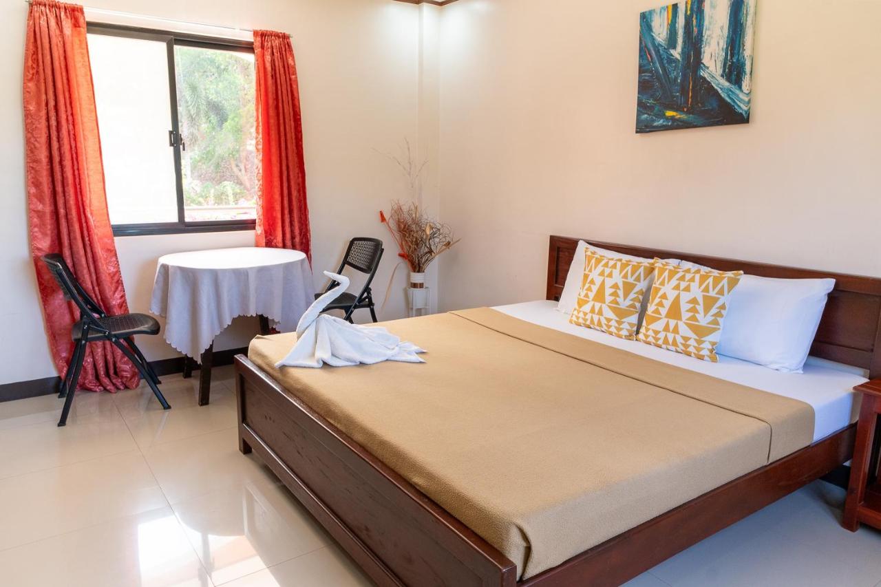 Dinahs Tours Inn54